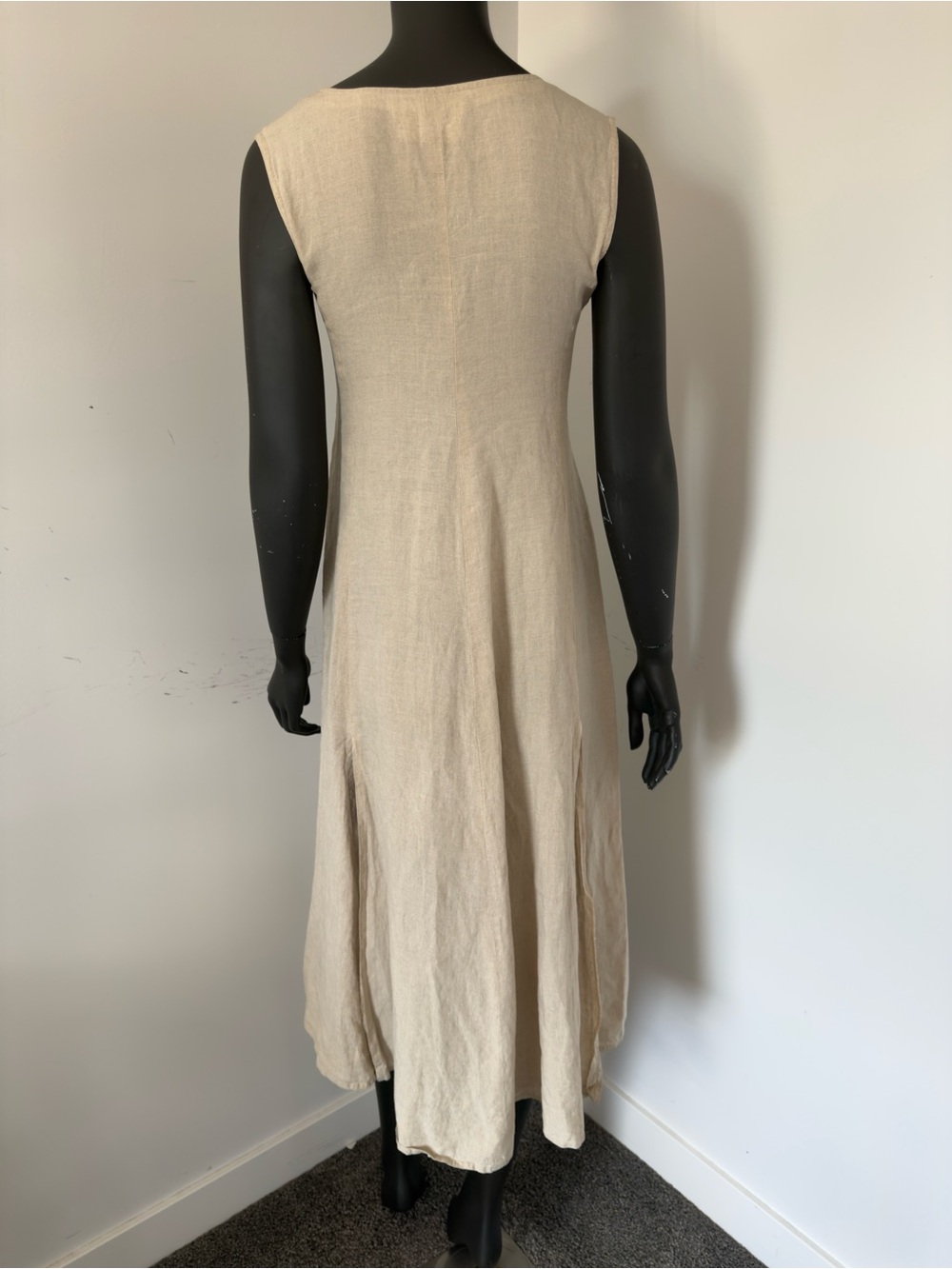 232. MaxMara Linen Sleeveless Button-Front Midi Dress in Beige - Picture 7 of 9